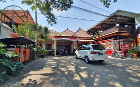 Bandoeng Guest House By Pesen Kamar